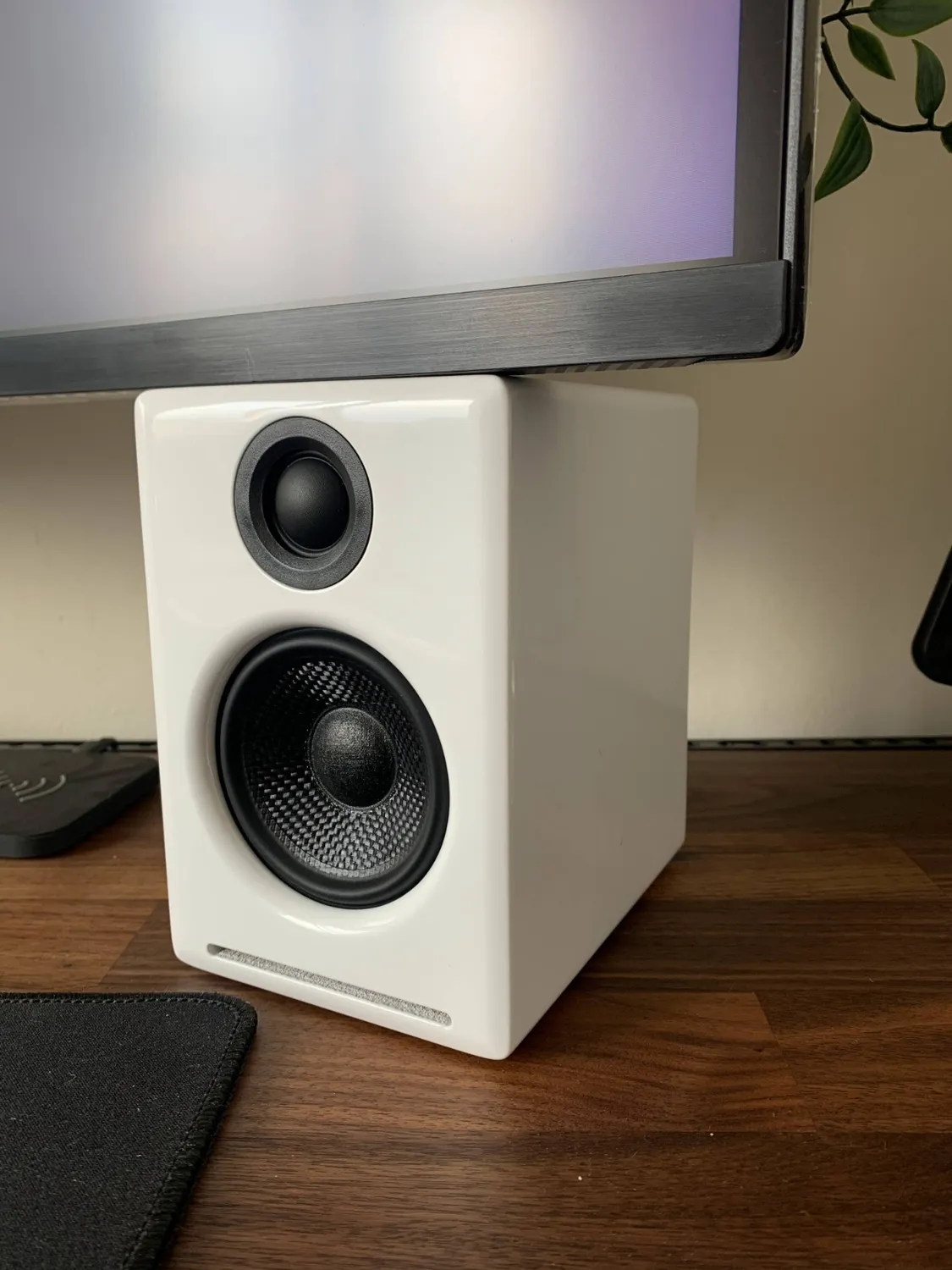Audioengine A2+ Plus altoparlanti Bluetooth da tavolo