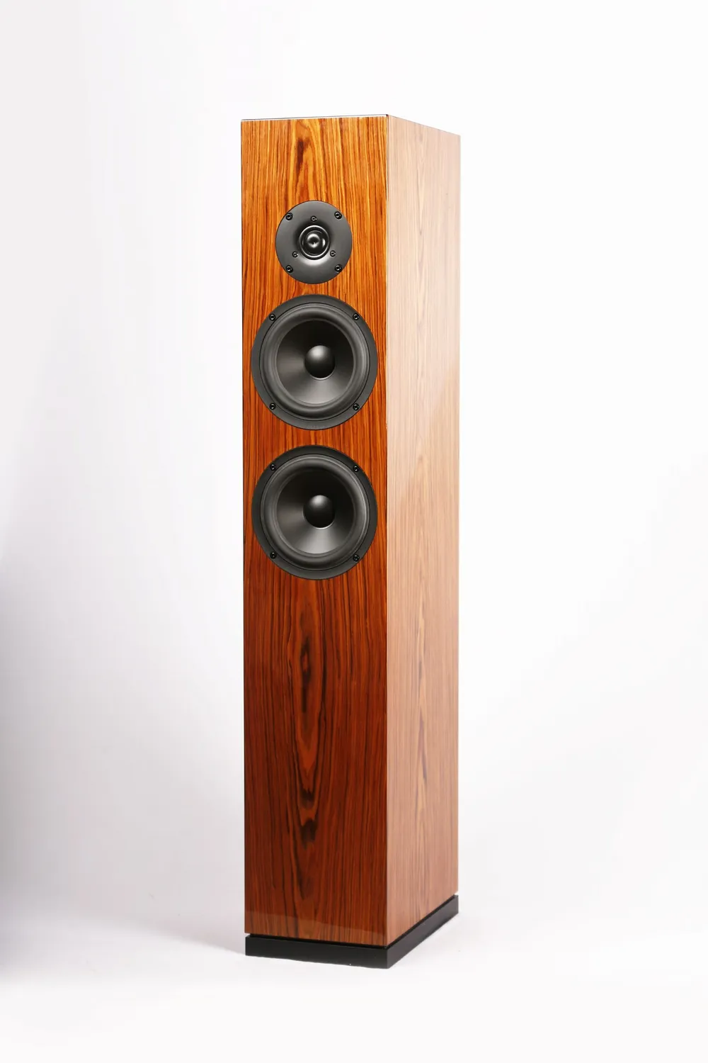 SB Acoustics Arya kit diffusori da scaffale legno