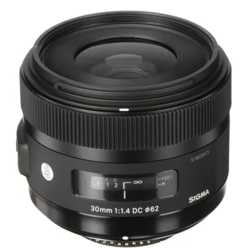Sigma Art 30mm F1.4 DC HSM obiettivo attacco Sigma luminoso