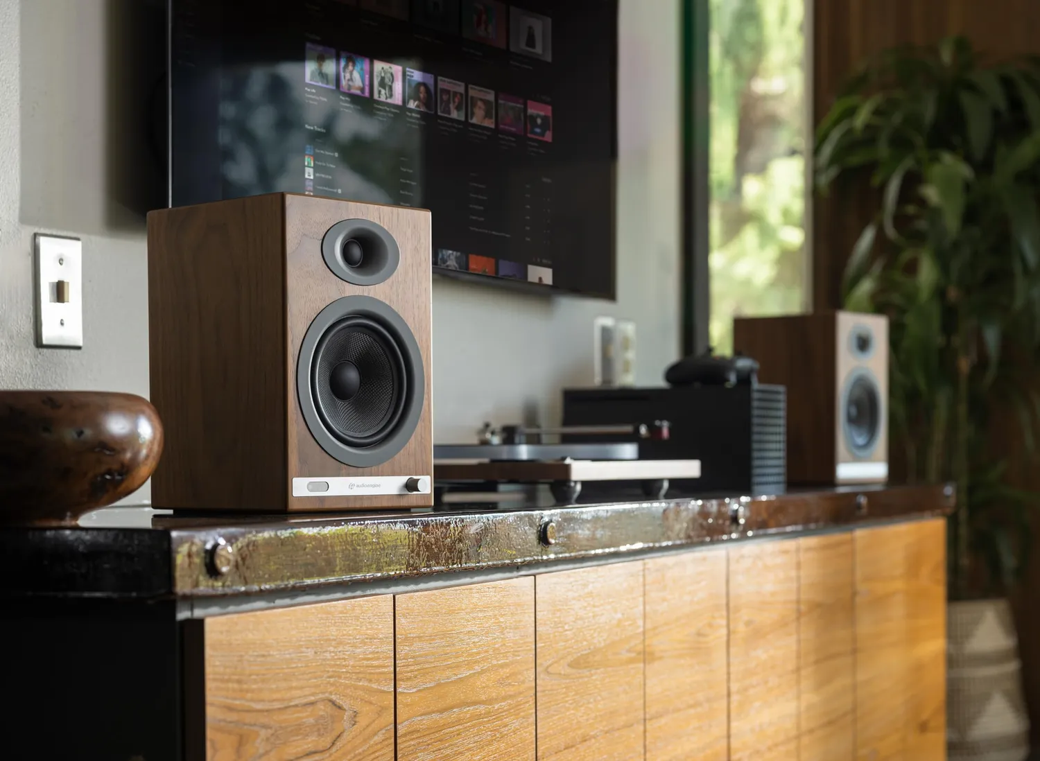 Audioengine HD5 Diffusori Amplificati 150W Bluetooth Noce