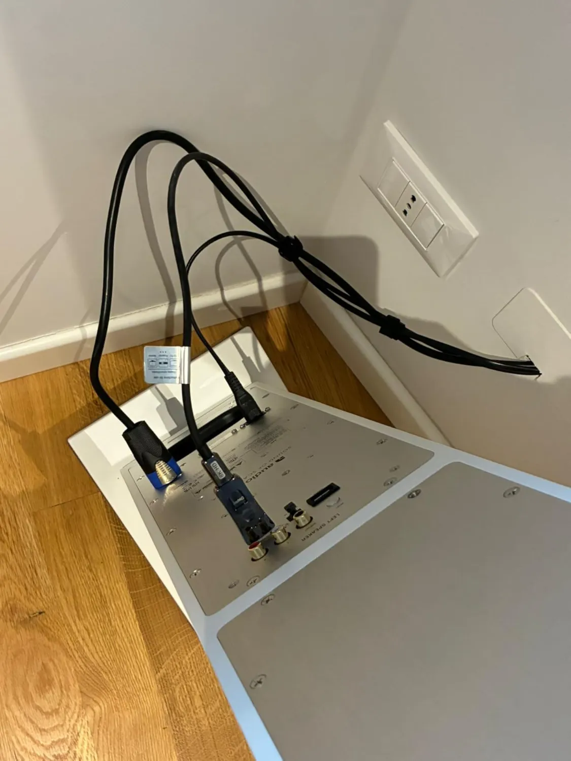 Audio Pro A48 coppia altoparlanti pavimento bianchi wireless