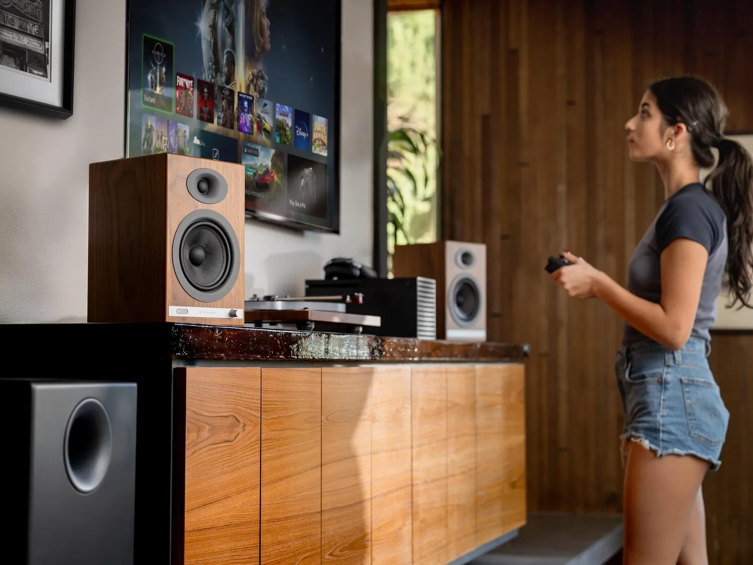 Audioengine HD5 Diffusori Amplificati 150W Bluetooth Noce